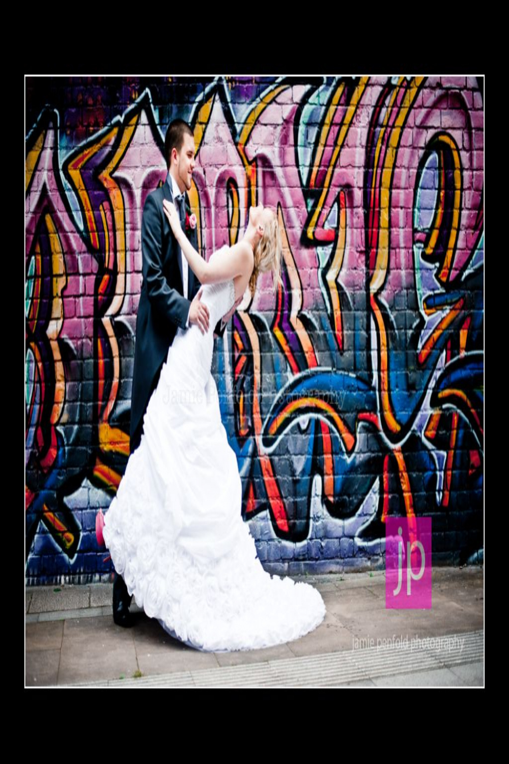 Graffiti Bride/Groom  Rot