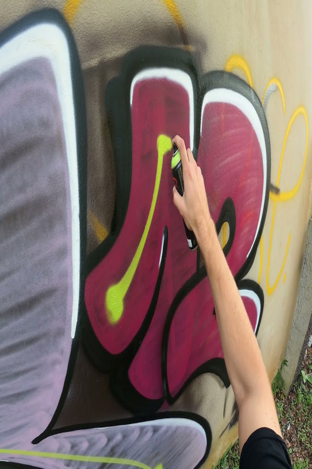 Graffiti full color bombing wall during the day - RESK