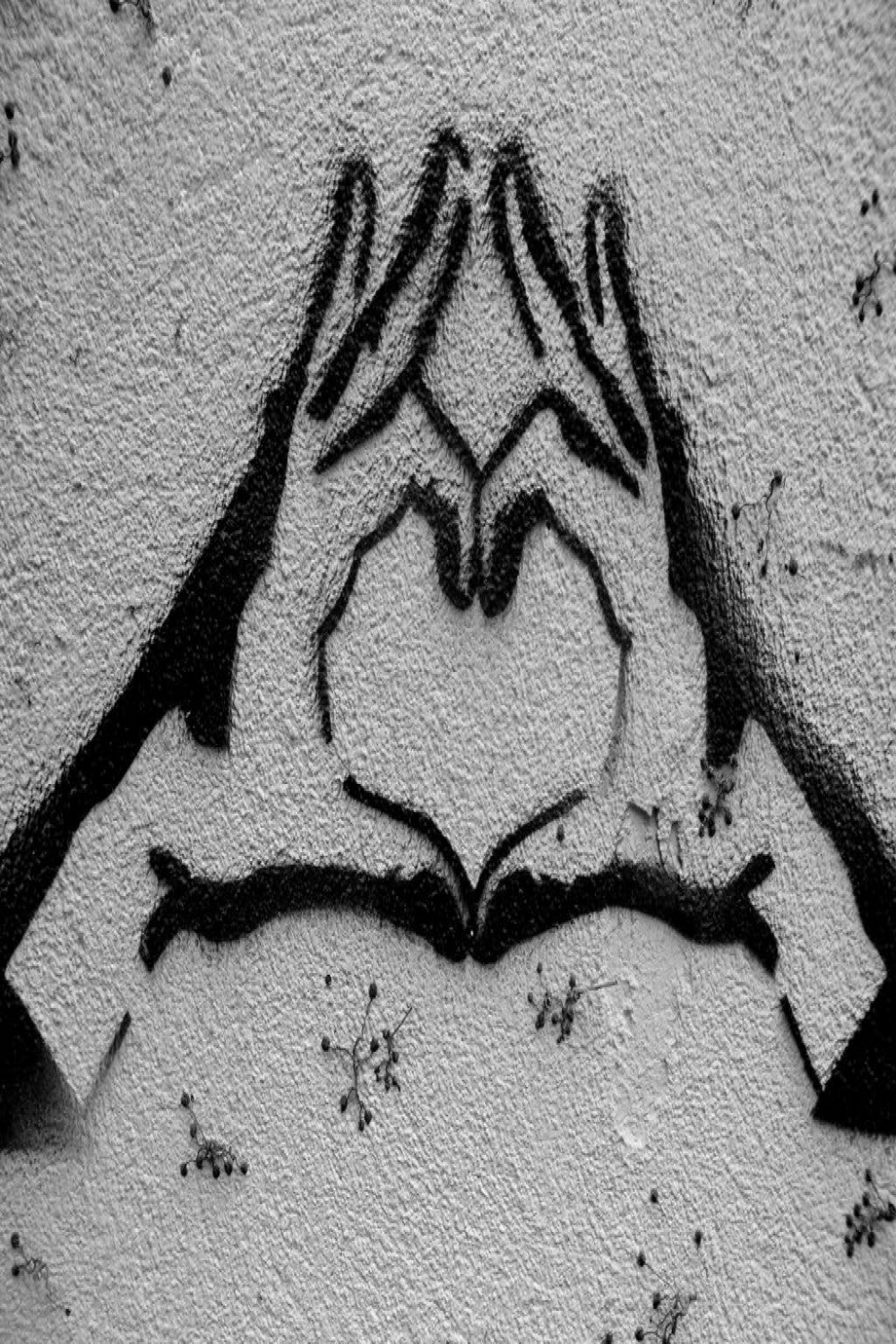 heart graffiti  Street art banksy, Graffiti art, Pochoir street art