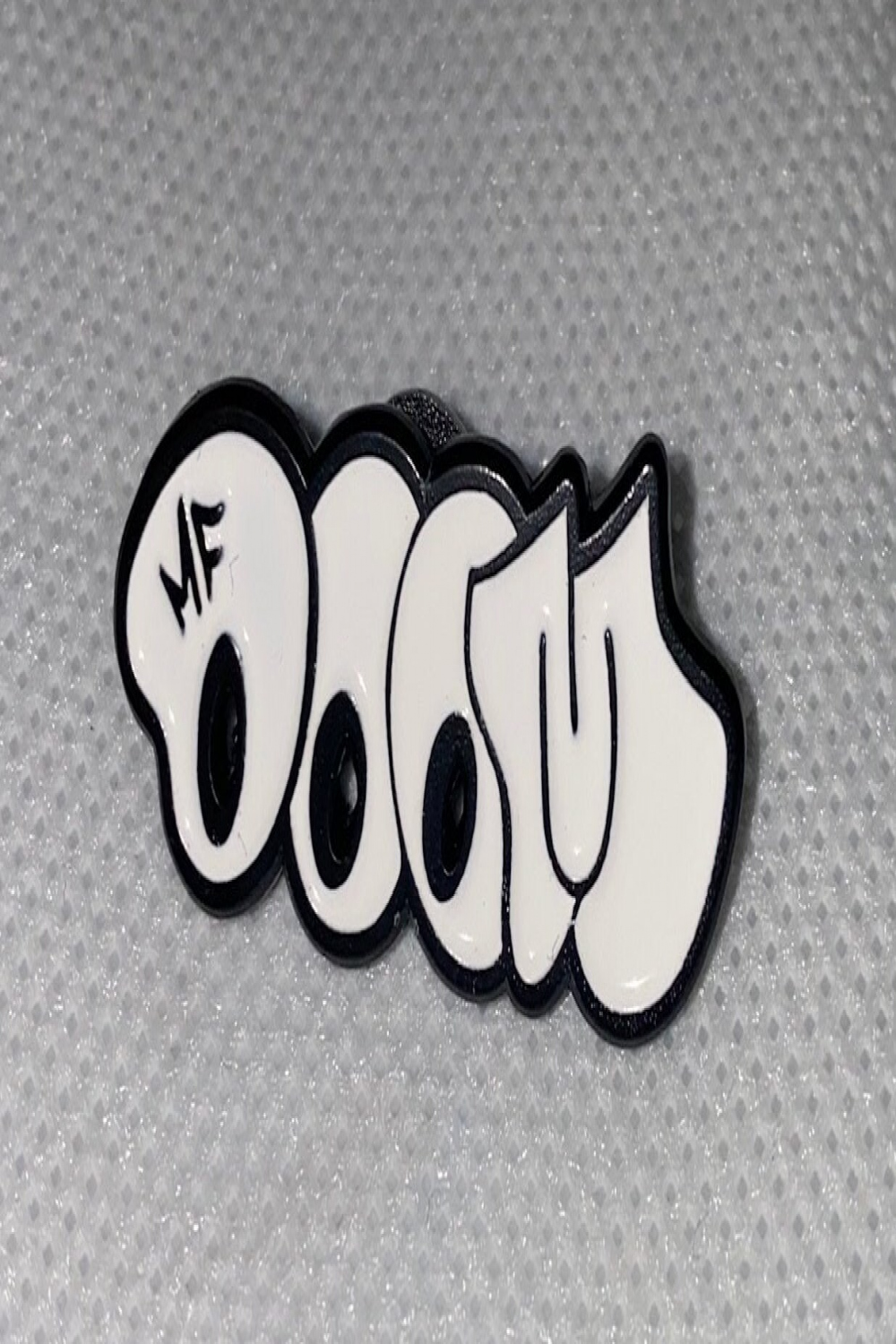 Mf Doom Pin Anstecker Schwarz Weiss Emaille Pin Anstecknadel Emaille  Kookies Betrieb Weltuntergang Superschurke Kmd Untergrund Hip Hop er  Jahre