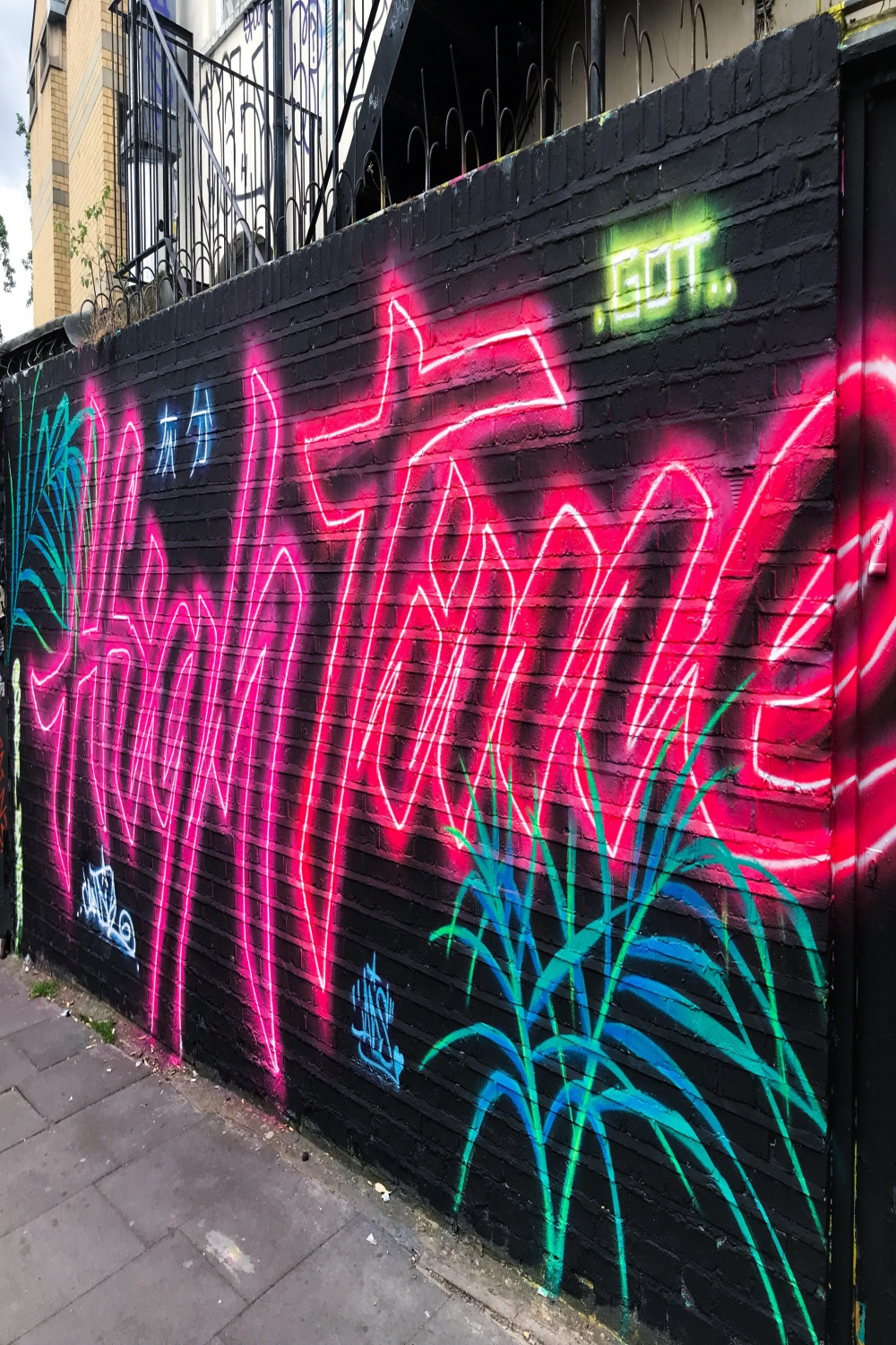 Neon aesthetic : Graffiti  Graffiti wall art, Street graffiti