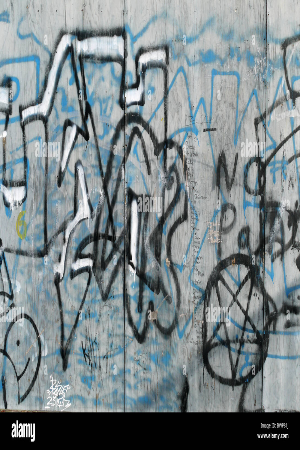 Minimalist graffiti hi-res stock photography and images - Alamy