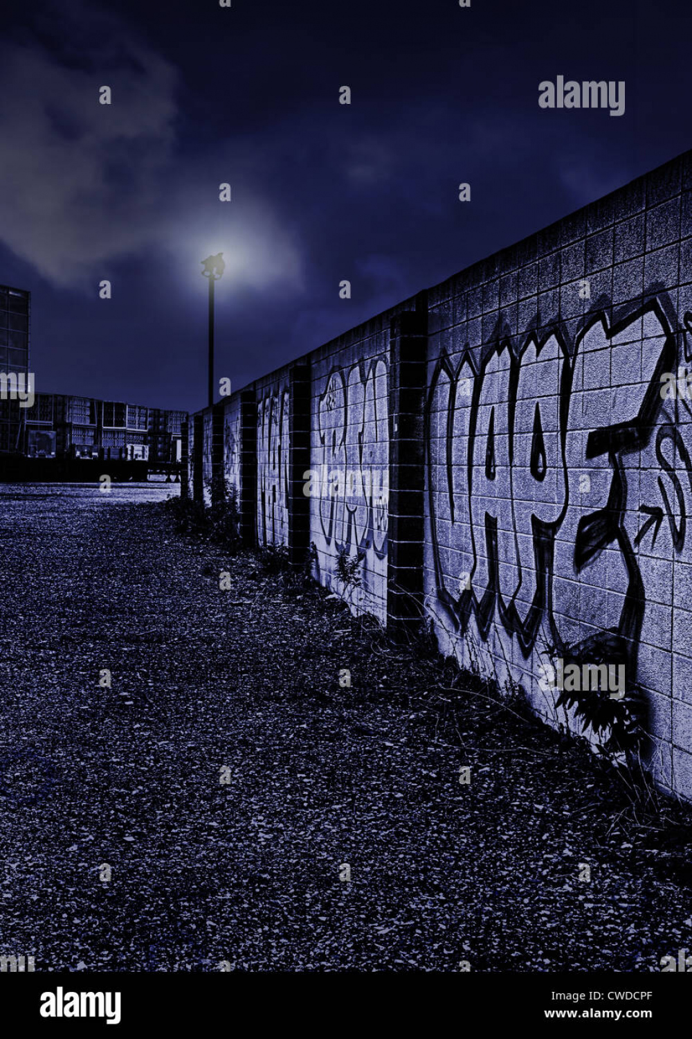 night shot of graffiti wall in london uk Stock Photo - Alamy