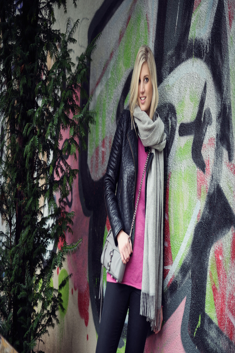 OUTFIT: Graffiti Wall – Leonie Löwenherz