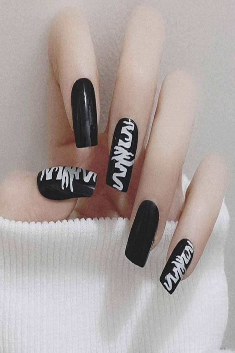 Outyua Black Square Press on Nails Medium Fake Nails Cool Graffiti Acrylic  False Nail Cross Full Cover Artificial Nails for Woemn and Girls Pcs